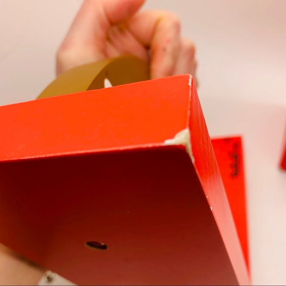 Tatutina Bookend Set of 2 Red for the sports enthusiast - Picture 7 of 11